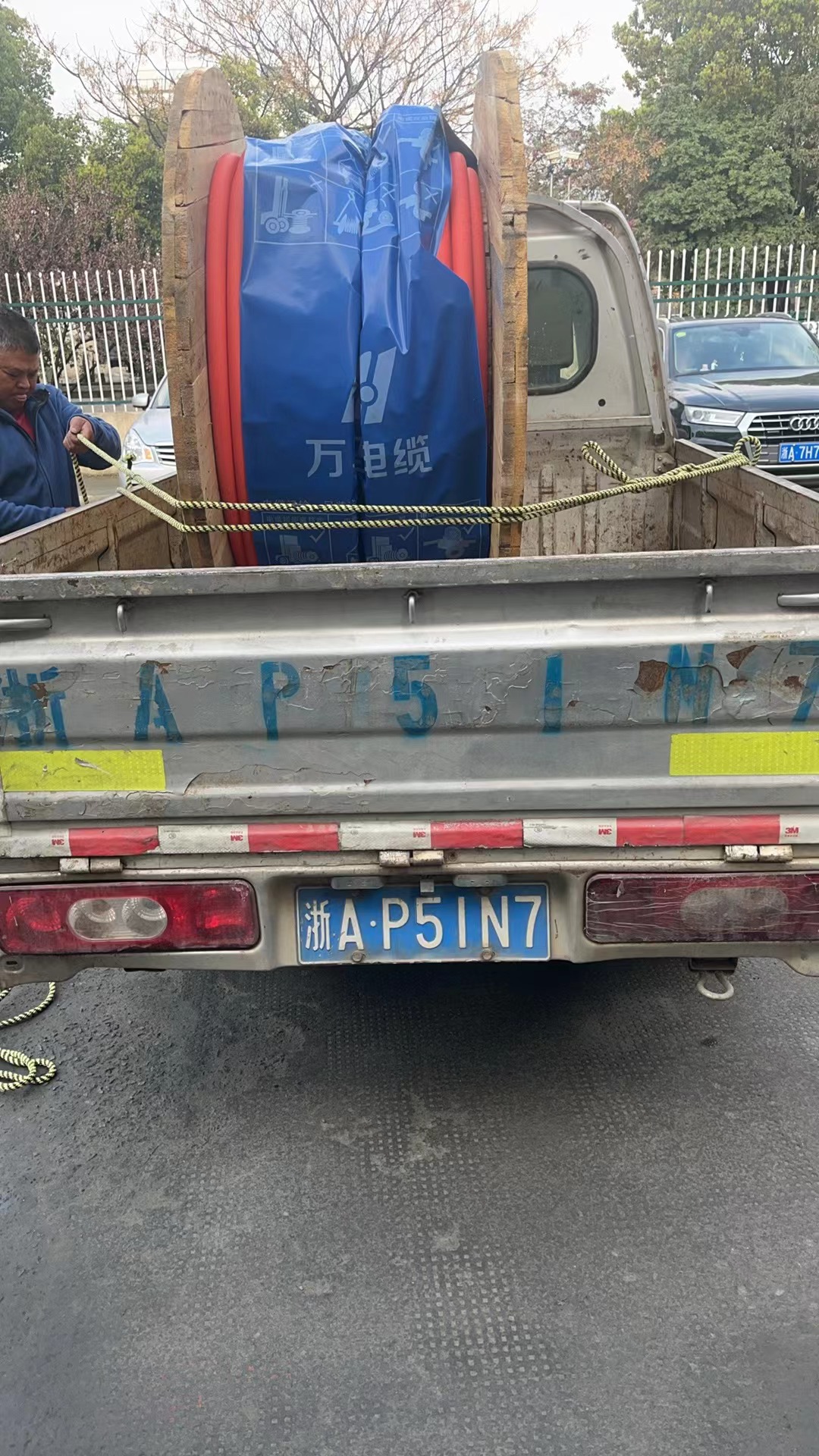 总有客户疑惑，铜电缆超负荷发热了怎么解决？