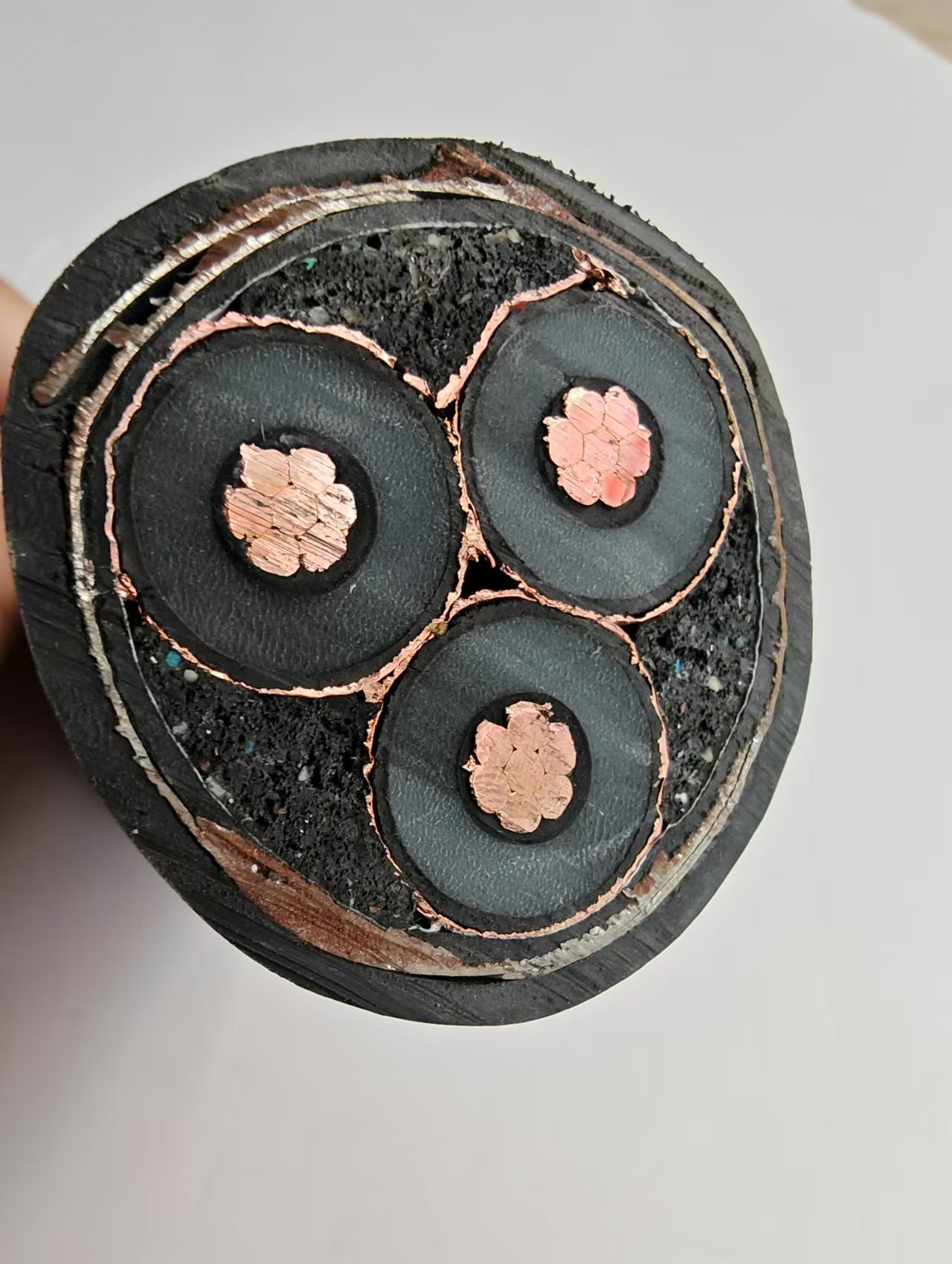 一般小区里的高压电缆是多少伏的？